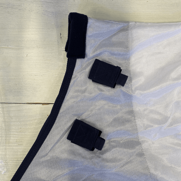 vitt-flugtäcke-avtagbar-hals-haglunds-häst