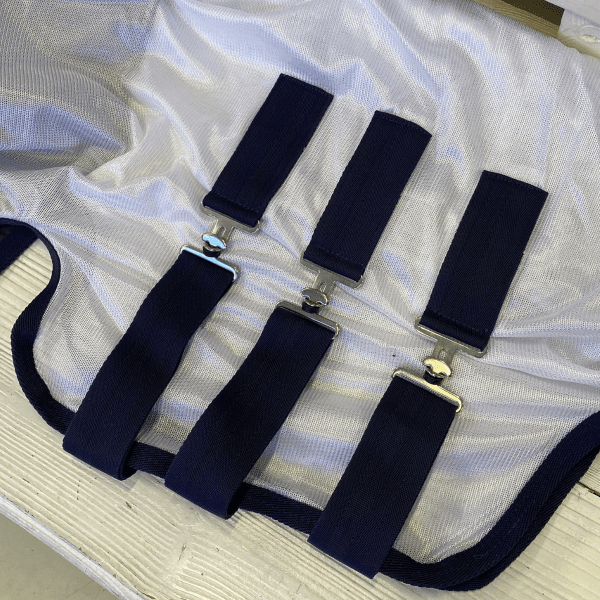 vitt-flugtäcke-avtagbar-hals-haglunds-häst