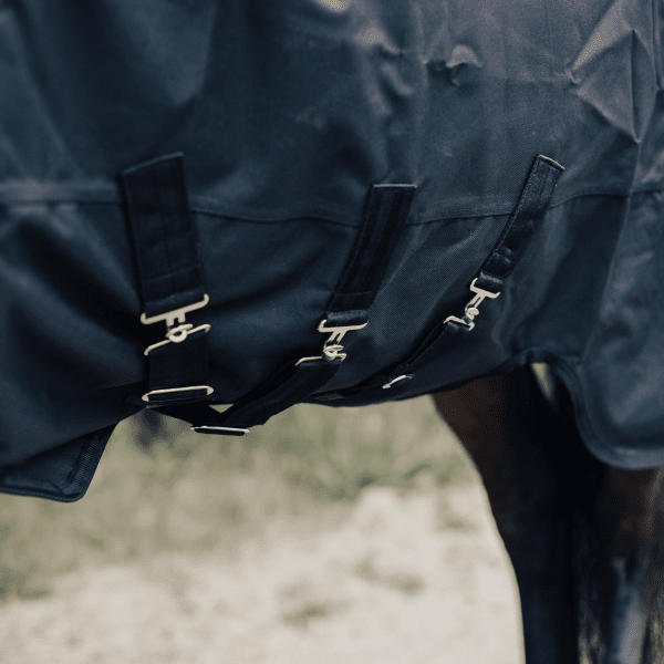 regntacke-50g-hast-svart-avtagbar-hals