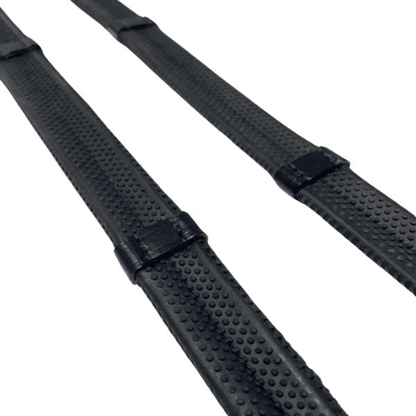 svart gummitygel till häst